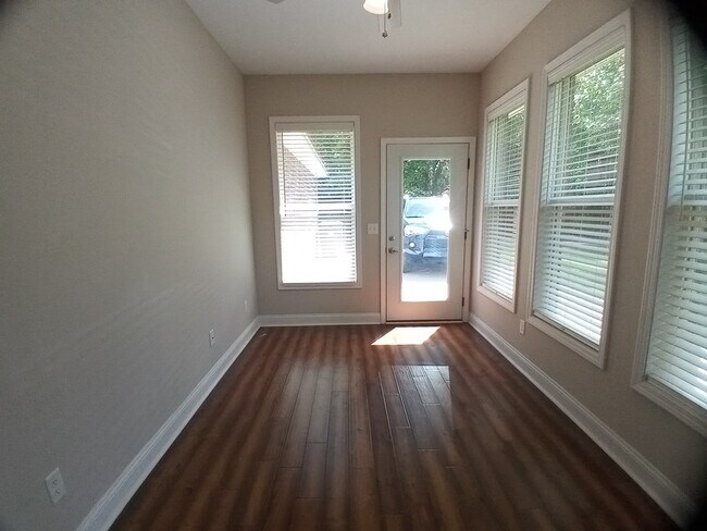 Building Photo - 370 Veranda Dr
