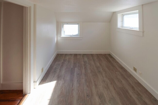 Building Photo - Beautiful 3-Bedroom Colonial on 1.3 Acres ...