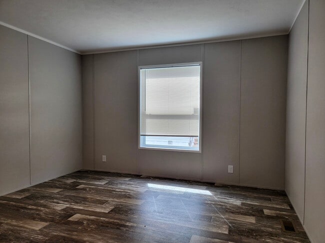Building Photo - 1126 Steinmetz Rd