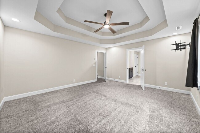 Building Photo - Pet Friendly Four Bedroom!