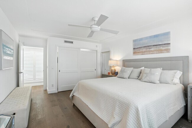 Building Photo - 9517 Gulf Shore Dr