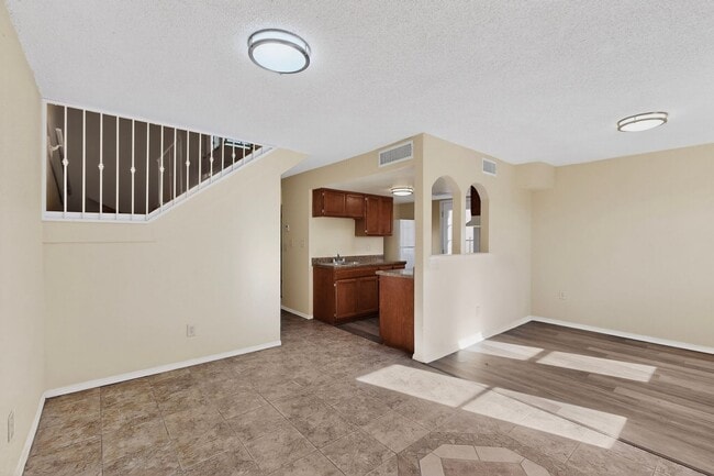 Building Photo - 4 bedroom 2.5 bath home in East El Paso!