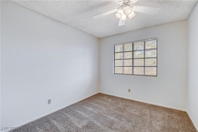 Building Photo - 4921 Fiesta Lakes St