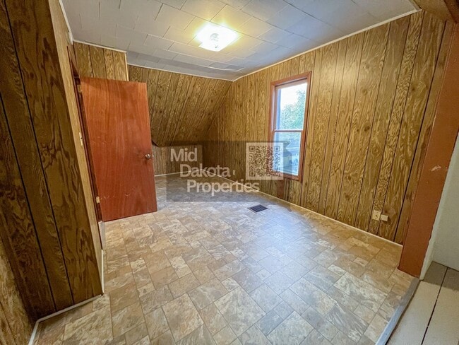 Building Photo - 413 N Iowa- 2 bedroom, 2 bathroom house