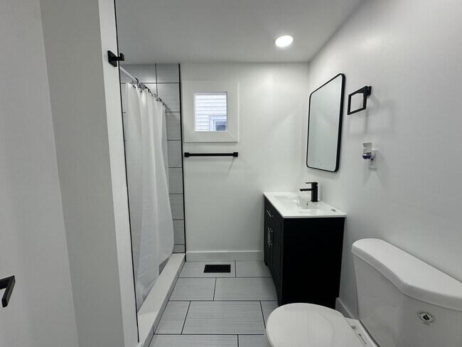 Building Photo - 210 Norway Ave