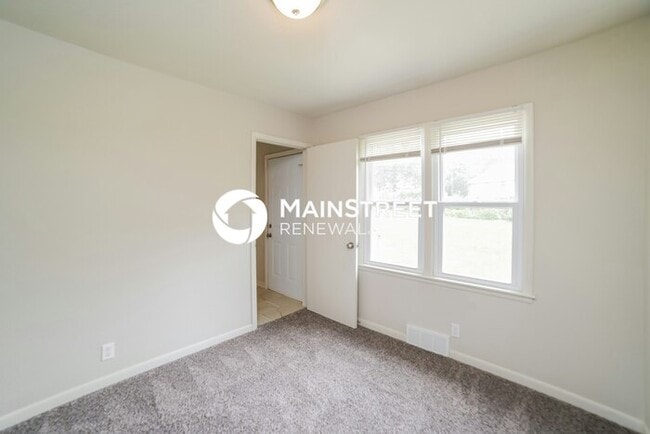 Building Photo - 3 Bedroom Pet-Friendly Home in Kansas City, MO with Main Street Renewal