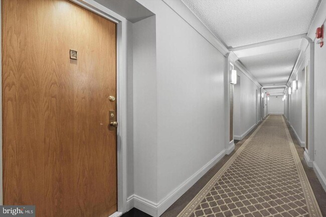 Building Photo - 1800 Old Meadow Rd