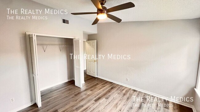 Building Photo - 3043 Antique Oaks Cir