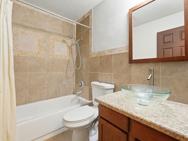 Building Photo - 1114 Churing Dr