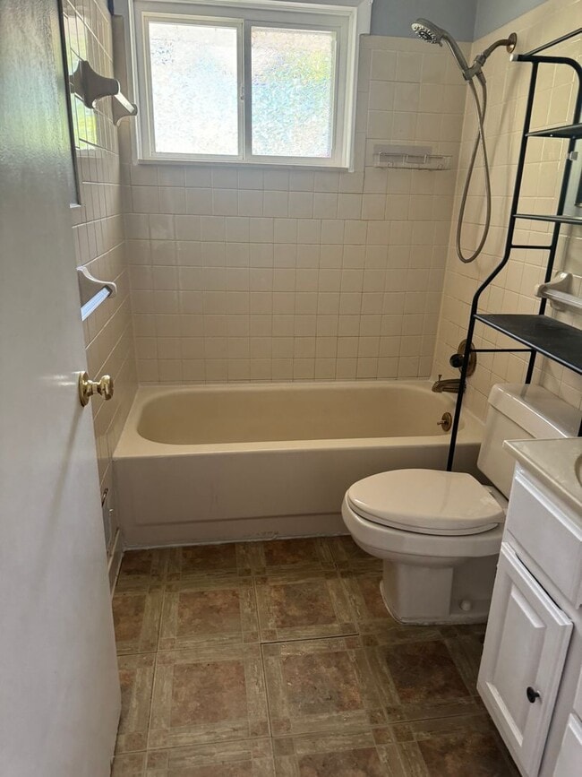 Building Photo - COMING SOON! 3 BEDROOM NORTHVILLE HOUSE FO...