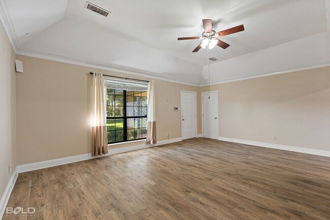 Building Photo - Check Out this 3 bed 2 bath!!