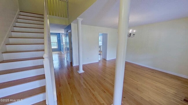 Building Photo - 6935 Lipscomb Dr