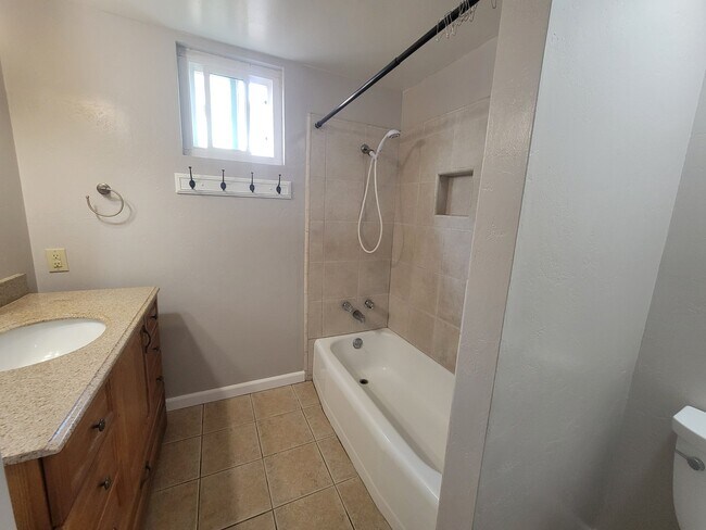 Building Photo - 2704 S Fairway Ct