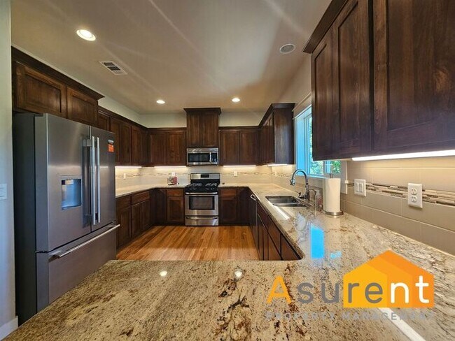 Building Photo - Fully Furnished 2BR/2BA Home in Central Point