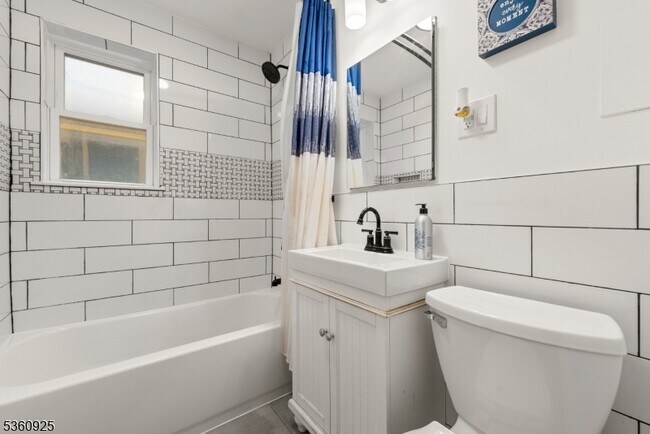 Building Photo - 482 Joralemon St