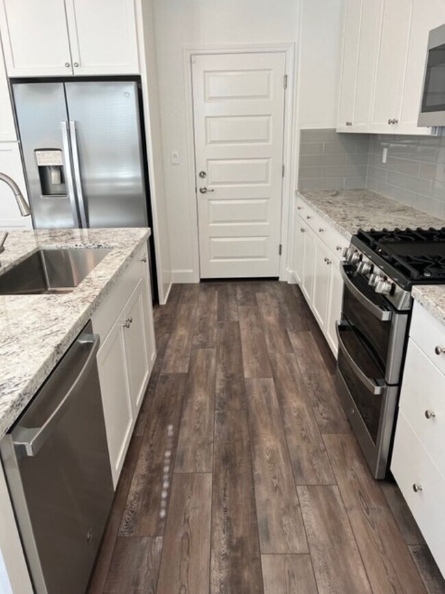 Building Photo - Newer Solar Home Walking Distance to Campus Oaks Shopping Center