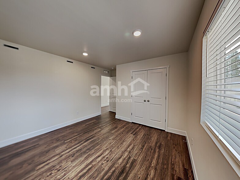 Building Photo - 4207 177th St E