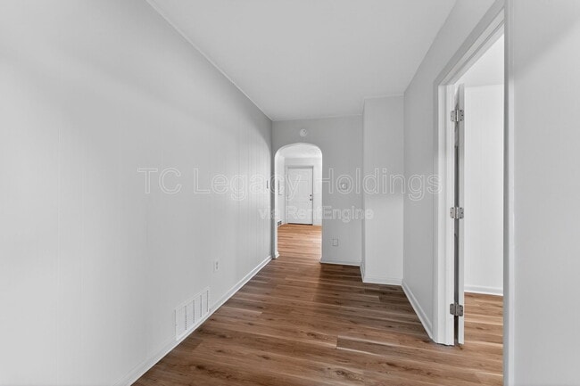 Building Photo - 321 Clark St