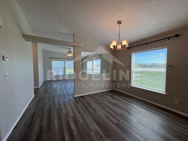 Building Photo - 582 N 4200 E