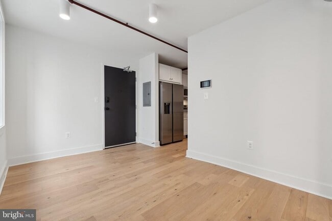 Building Photo - 901 King St