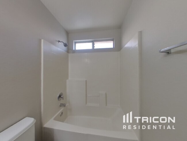 Building Photo - 4548 Little Wren Ln