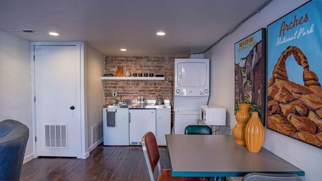 Building Photo - 40 N Freedom Blvd