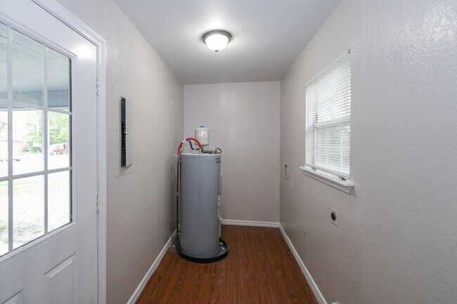 Building Photo - 3 Bed 2 Bath in Springdale