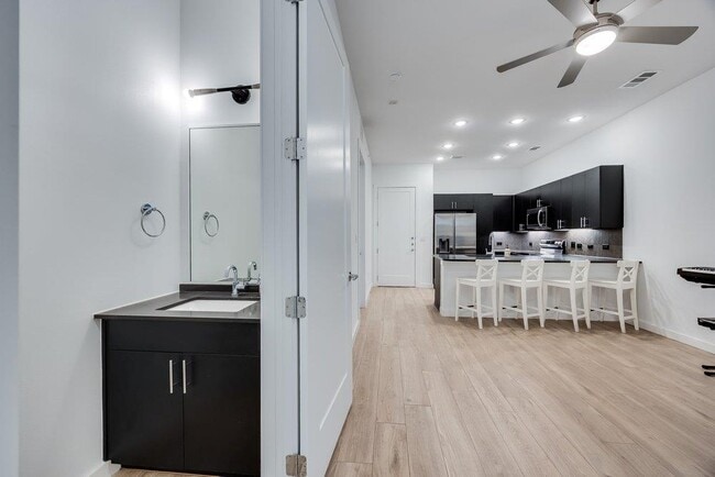 Building Photo - 4801 Springdale Rd