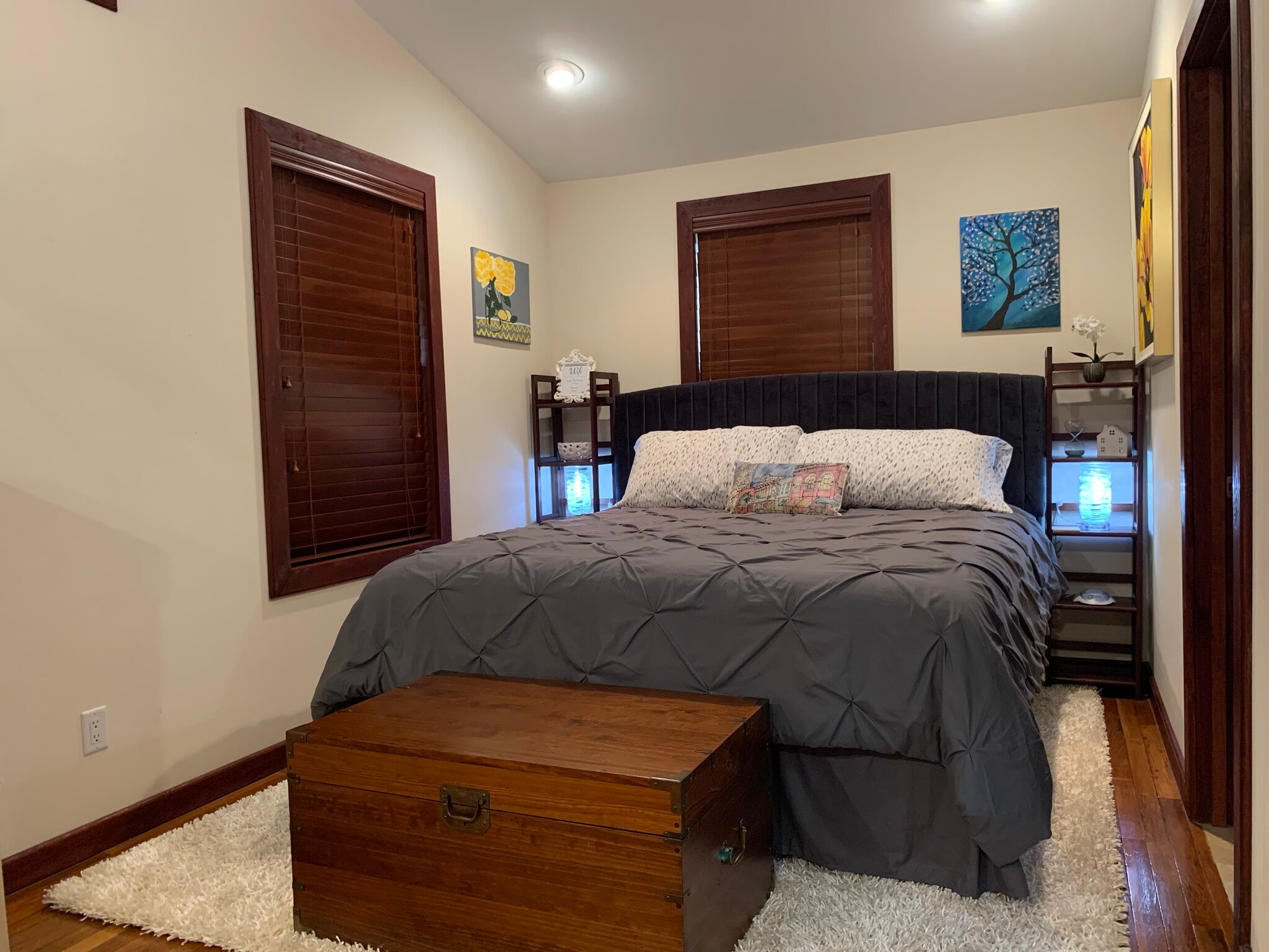 Room #A. Photo shows king bed. - 905 Prospect Ave