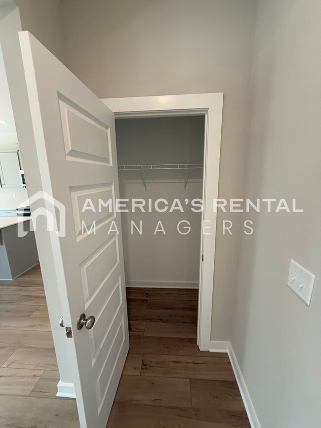 Building Photo - Home for rent in Riverside! Available to View Now!