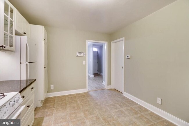 Building Photo - 1020 W Lombard St