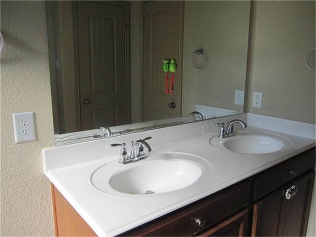 Building Photo - 26423 Longview Creek Dr