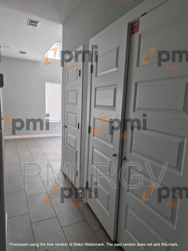 Building Photo - 1004 Hidden Hls St