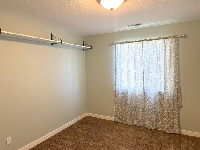 Building Photo - 362 S 790 W