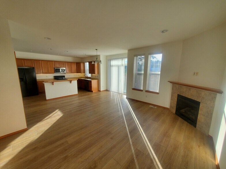 Building Photo - The Grove Townhomes