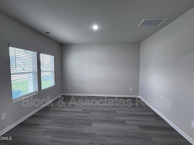 Building Photo - 50 Thistle Patch Pl