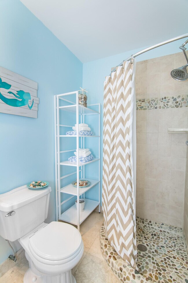 Building Photo - 751 Ocean Dr