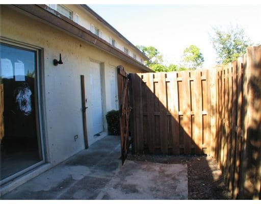Building Photo - 1401 Cypress Way W
