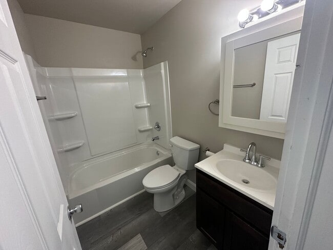 Building Photo - Large Open Concept 5BR/2BA Rent to Own Home