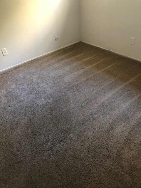 Bedrooms with carpet - 889 Alice St