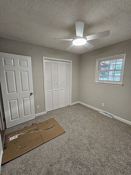 Building Photo - 123 Burbank Dr