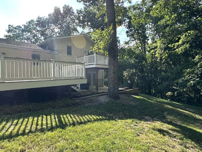 Building Photo - 3-Bedroom Split Level in Peaceful Wooded Setting
