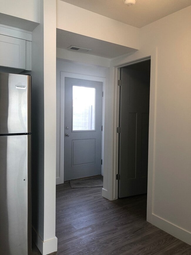 Building Photo - Stunning NEW Duplex in Murray