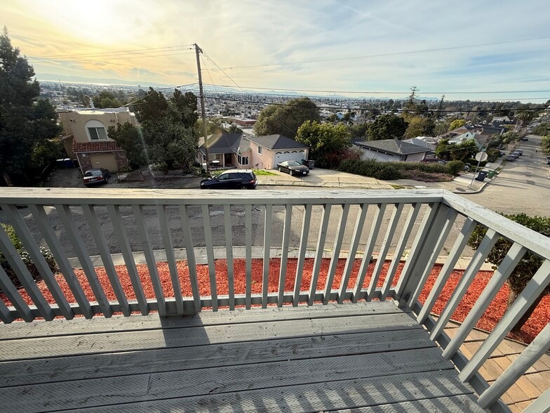 Building Photo - 3000 Parker Ave