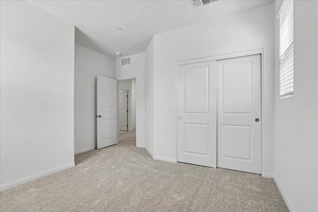 Building Photo - 72 Hornbeck Ln