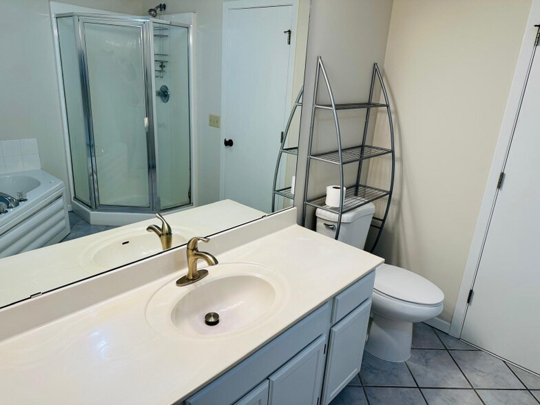 Building Photo - 15313 Greenhaven Ln