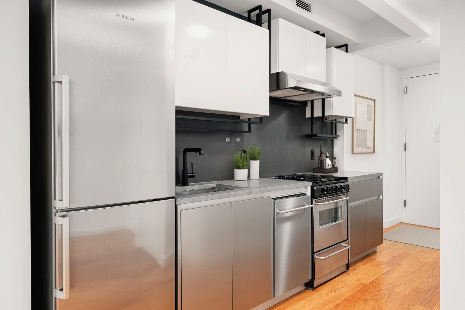 Building Photo - 123 Melrose St