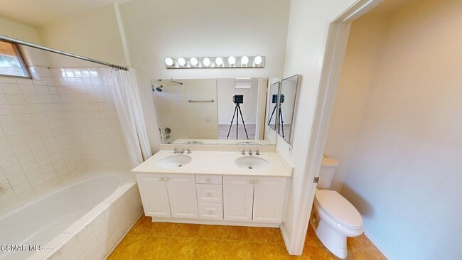 Building Photo - 4862 Martona Dr