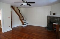Building Photo - Large 3-bedroom house for rent in Wilmingt...