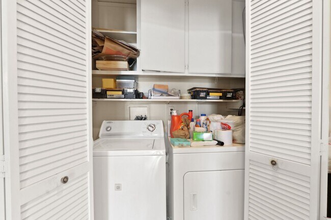 Building Photo - Beautiful Orange County Condo! Must See